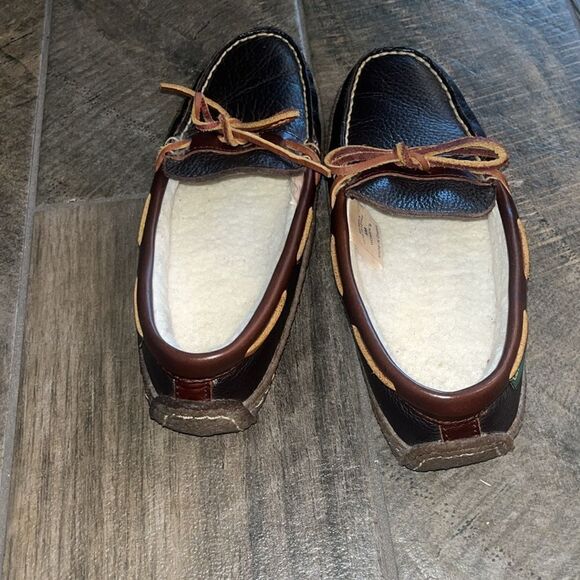 Cabela’s brown leather loafers w/ fur lining - Picture 5 of 5